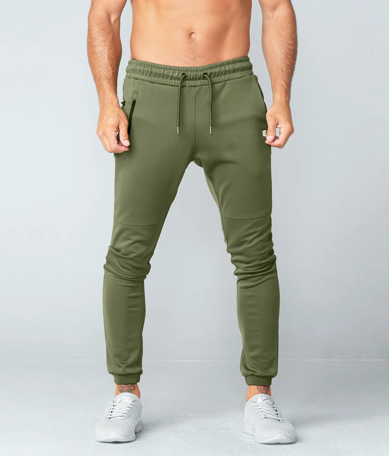 8600 . Momentum Fitted Jogger - Military Green