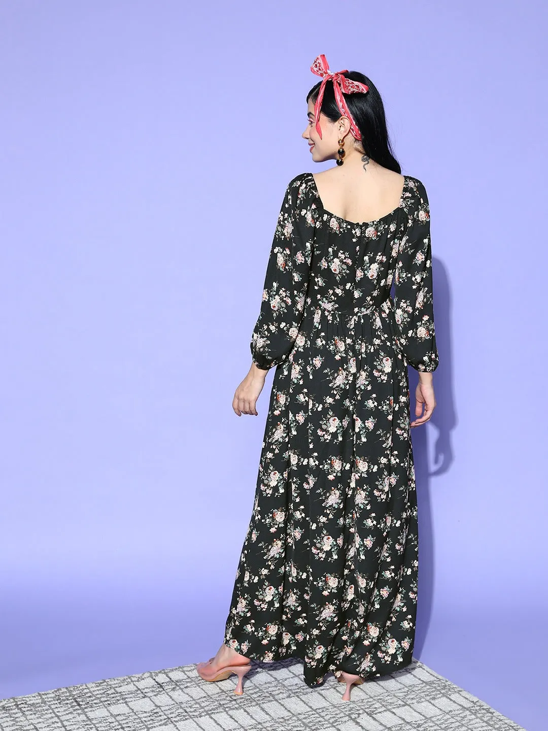 Berrylush Women Black & Off-White Floral Printed Sweetheart Neck Three-Quarter Sleeve Flared Maxi Dress