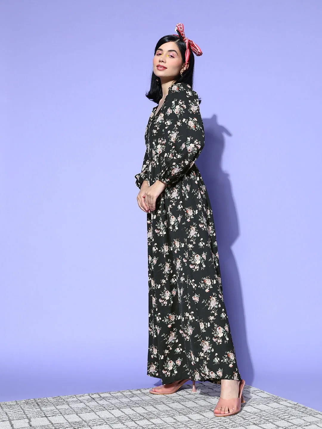 Berrylush Women Black & Off-White Floral Printed Sweetheart Neck Three-Quarter Sleeve Flared Maxi Dress