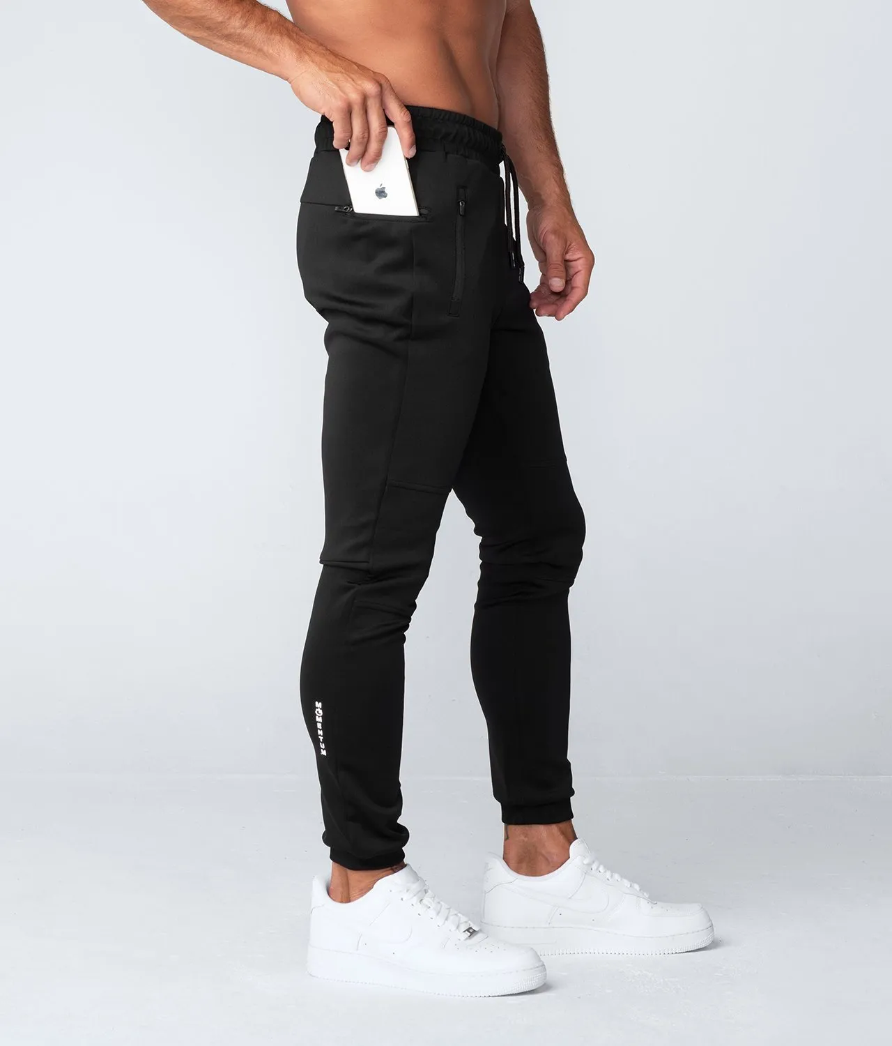 Born Tough Momentum Fitted Signature Athletic Jogger Pants For Men Black