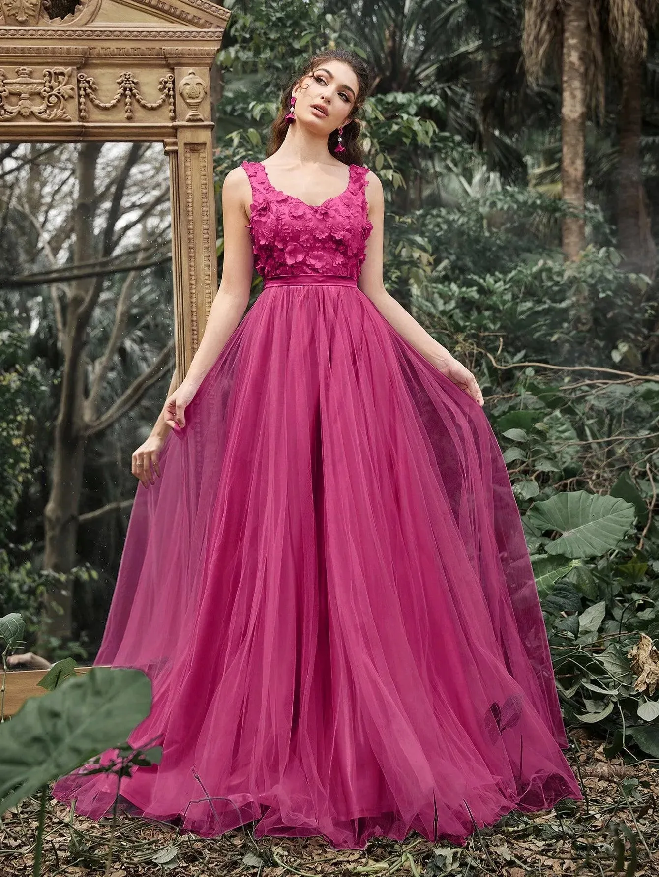 Elegant Scoop Neck Floral Applique Bodice Tulle Evening Dress