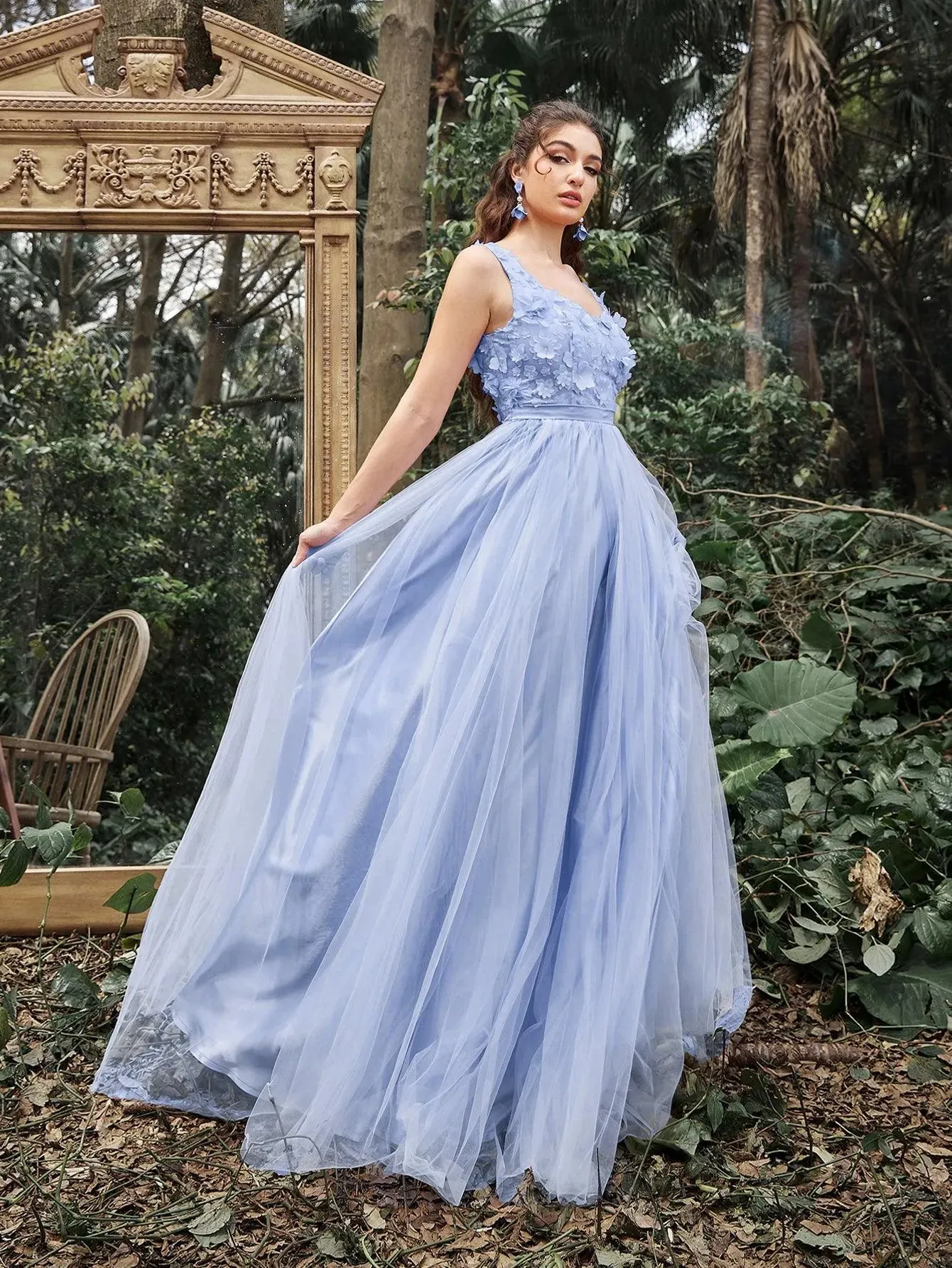 Elegant Scoop Neck Floral Applique Bodice Tulle Evening Dress