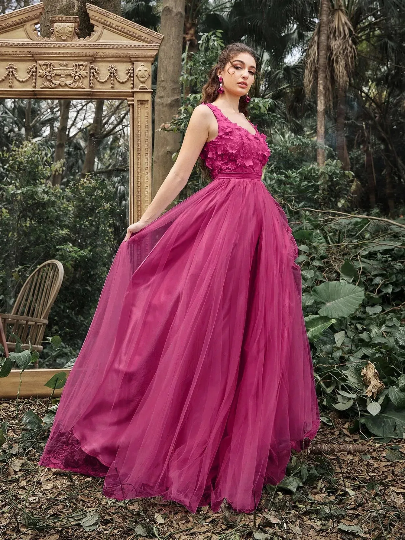 Elegant Scoop Neck Floral Applique Bodice Tulle Evening Dress